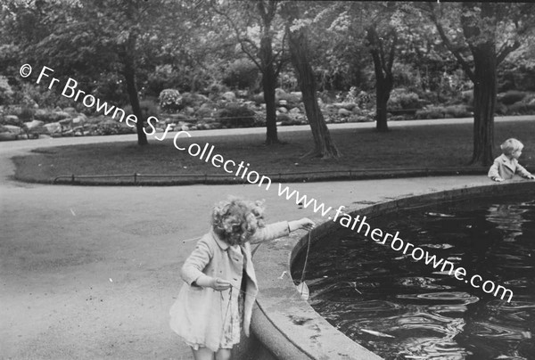 ST STEPHEN' S GREEN CHILD WITH BOAT